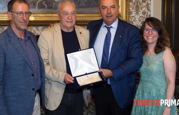 Il Comune premia con una targa il rastrellatore Claudio Rebetz